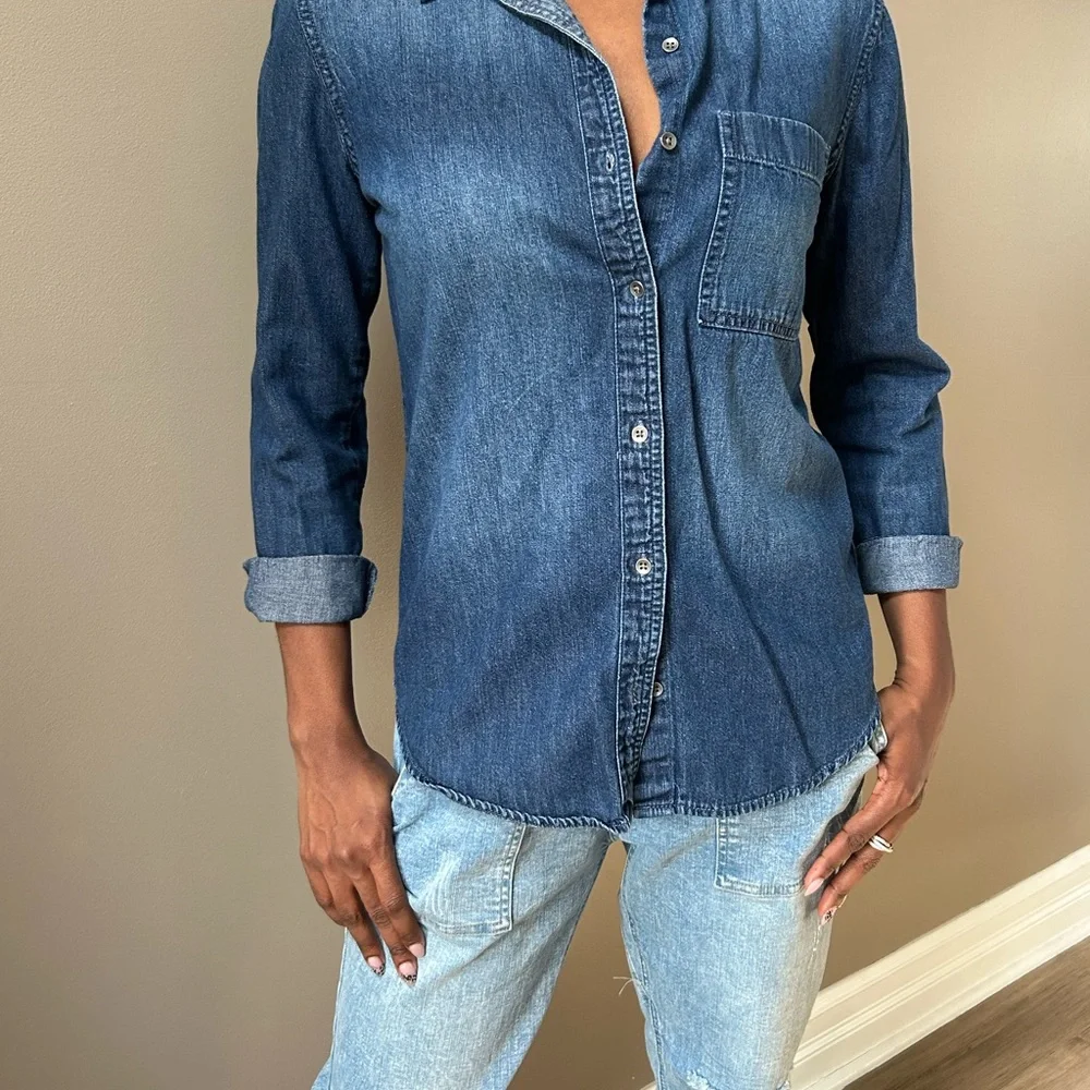 Denim banana republic button down - Picture 3 of 3